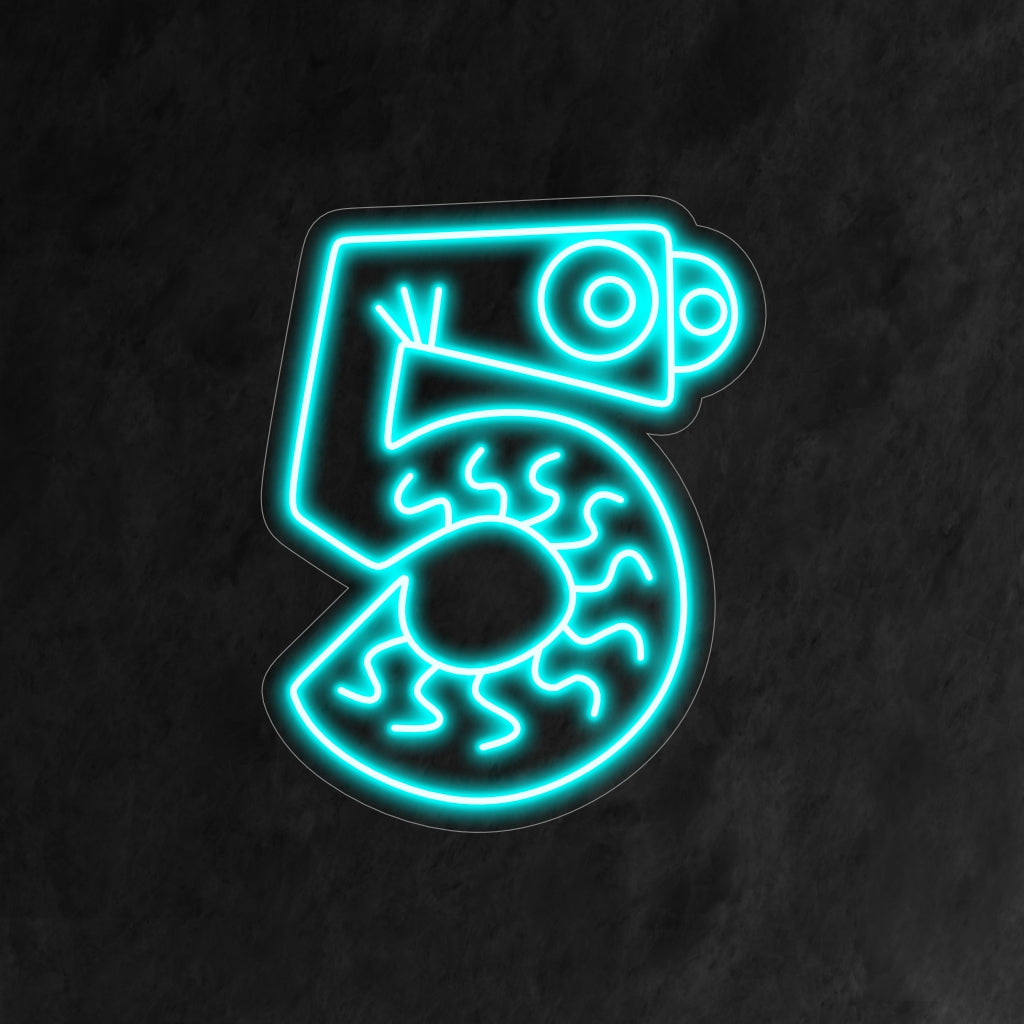 L'insegna al neon "5th Birthday" raffigura un numero 5 in stile cartoon con occhi adorabili, aggiungendo un tocco giocoso alla festa del quinto compleanno di un bambino.