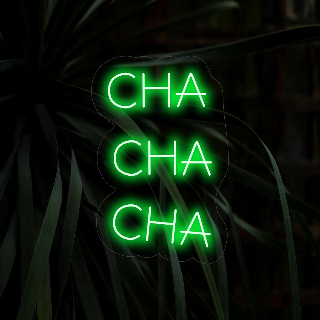 „Cha Cha Cha Neon Sign” ��� O lumină de neon vibrantă și dinamică care afișează cuvintele „Cha Cha Cha”, aducând energie vie și farmec inspirat de dans spațiului tău.