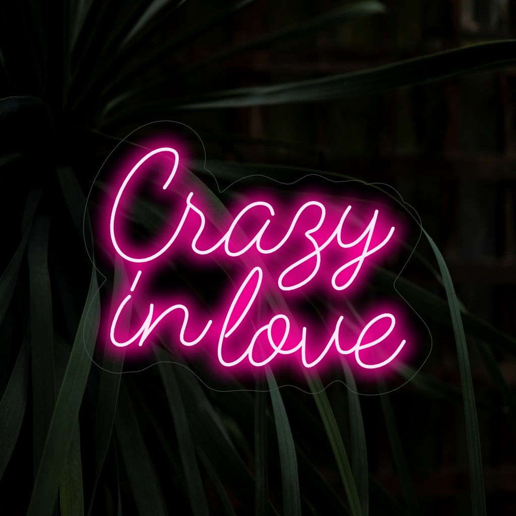 "Crazy In Love Neon Sign" ��� Ένα παθιασμένο και ρομαντικό φως νέον που εμφανίζει τις λέξεις "Crazy In Love", εμποτίζοντας τον χώρο σας με φλογερή ενέργεια και εγκάρδια συναισθήματα.
