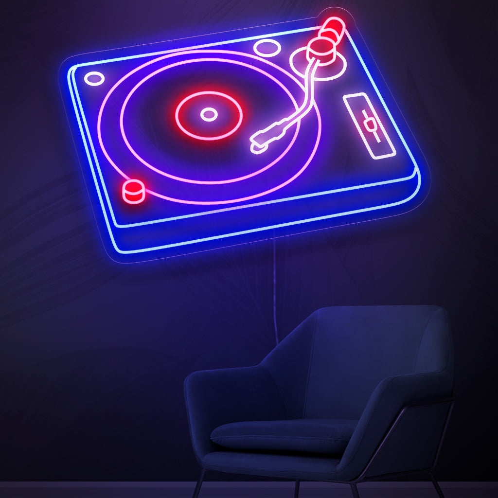 „DJ Turntable Neon Sign“ se rozsvítí rytmickou září a naplní váš prostor pulzující energií hudební scény, ideální pro hudební nadšence a kreativní prostředí.