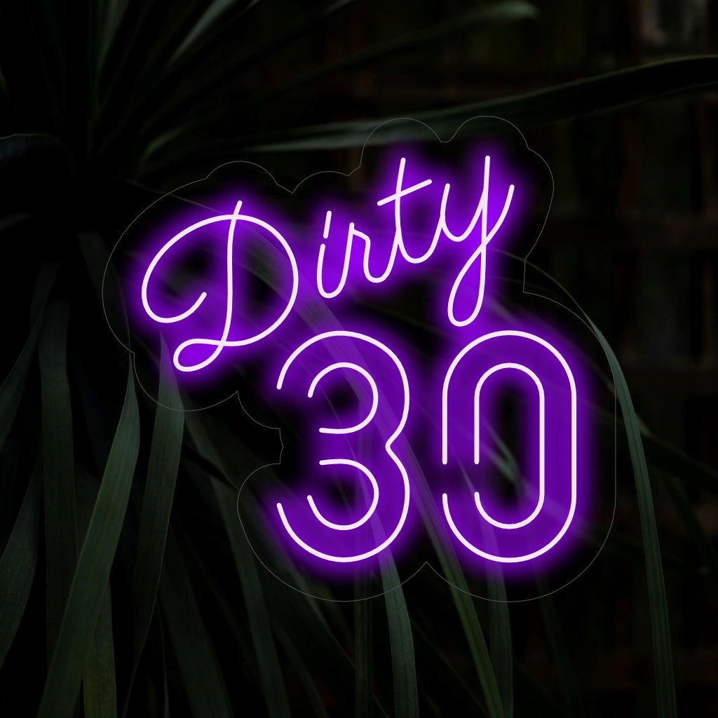 „Dirty 30 Neon Sign” se luminează cu o strălucire vibrantă, infuzând sărbătorirea cu o atmosferă jucăușă și plină de viață, perfectă pentru a marca momentul de hotar al împlinirii 30 de ani.