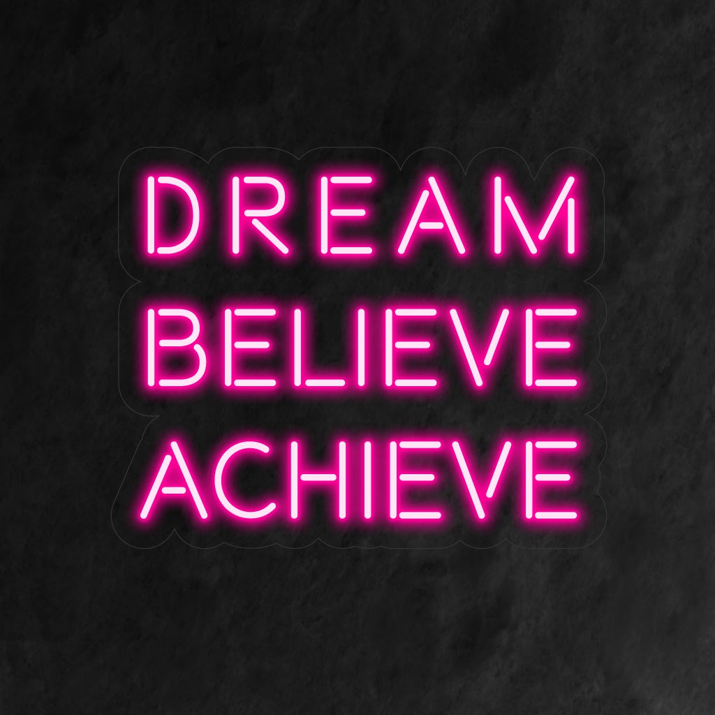 „Dream, Believe, Achieve Neon Sign” radiază împuternicire, simbolizând călătoria transformatoare de la vis la realizare, făcându-l ideal pentru spațiile motivaționale.