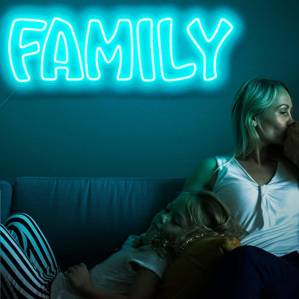 A "Family Neon Sign" meleg fényben világít, tökéletes otthonokba és terekbe, ahol a család fontosságát ünneplik, hívogató és megnyugtató légkört teremtve.