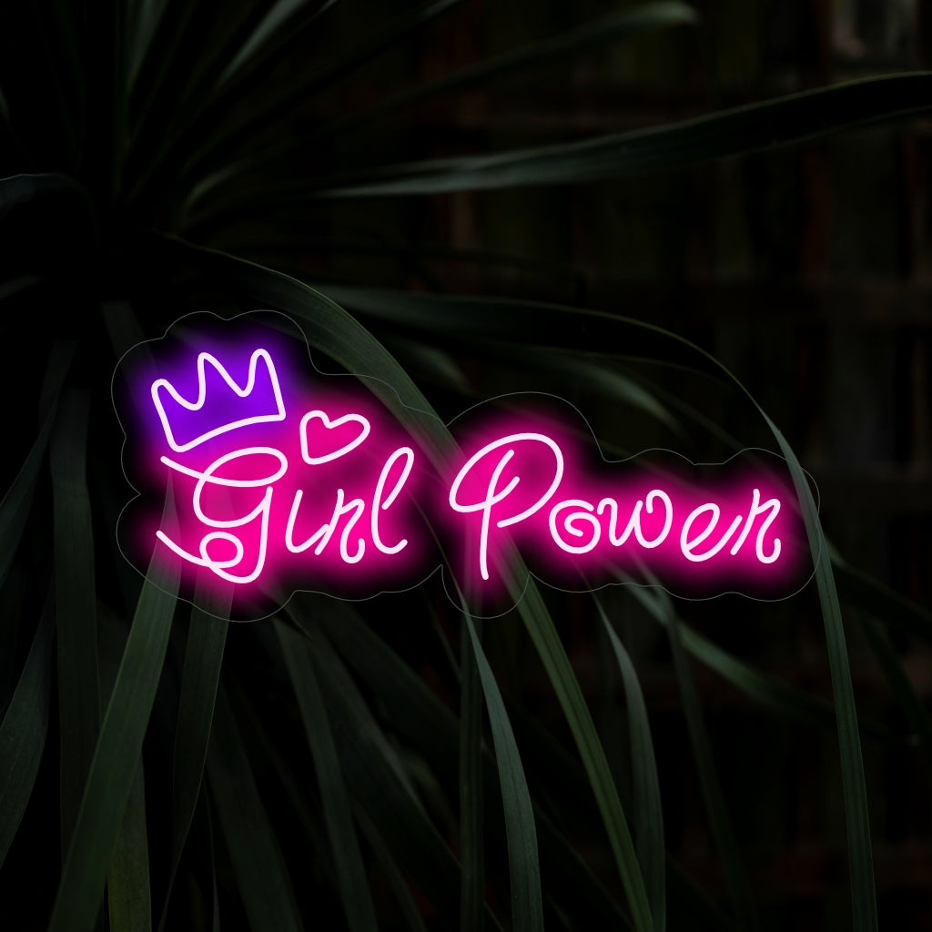 „Girl Power Neon Sign“ – svítící silou a posílením, ideální pro prostory oslavující práva žen a feministické ideály, prosazující sílu a odolnost žen.