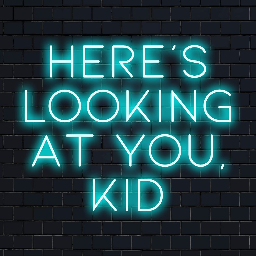 Insegna al neon a LED personalizzata con la scritta "Here���s Looking At You, Kid" (Ti sto guardando, ragazzo) perfetta per aggiungere fascino vintage ed eleganza classica al tuo spazio.