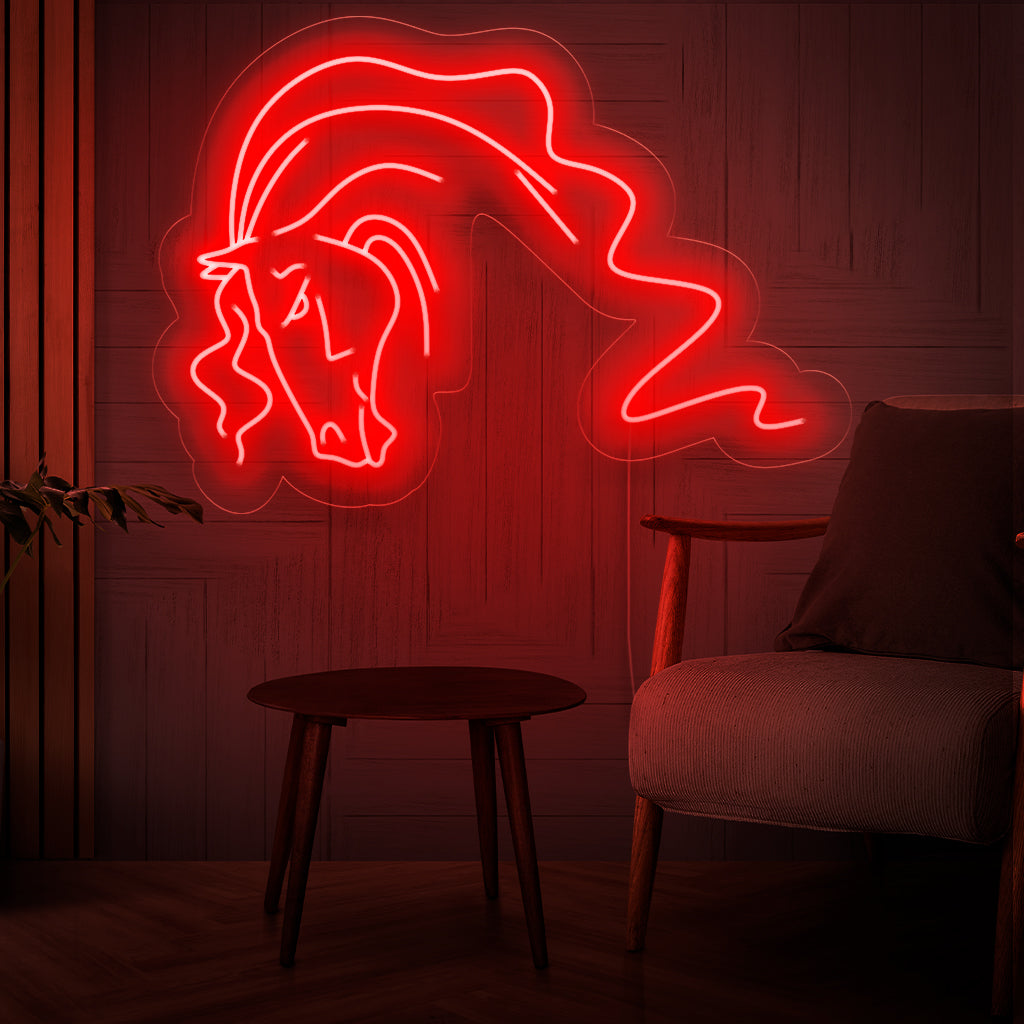"Horse Neon Sign" - Μια μεγαλειώδης και εμπνευσμένη από την ιππική προσθήκη για στάβλους αλόγων και κέντρα ιππασίας, αιχμαλωτίζοντας το πνεύμα και τη χάρη των αλόγων με ένα σαγηνευτικό και δυναμικό φως νέον.