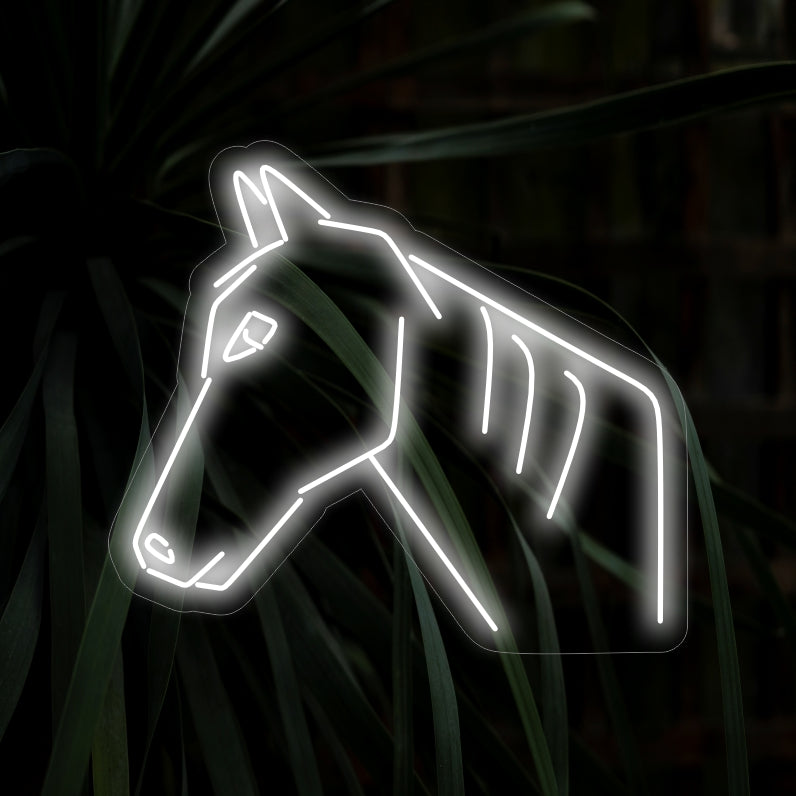 "Horse Neon Sign" - Μια μαγευτική και μαγευτική προσθήκη σε χώρους με θέμα την ιππασία, που αναδεικνύει το πνεύμα και τη χάρη των αλόγων με ένα δυναμικό και μαγευτικό φως νέον.
