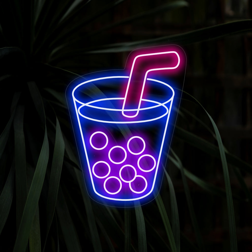 "Juice Cup With Ice Cubes Neon Sign" - Tilføj et forfriskende touch til dit rum med dette livlige neonskilt, med en cool juicekop med isterninger.