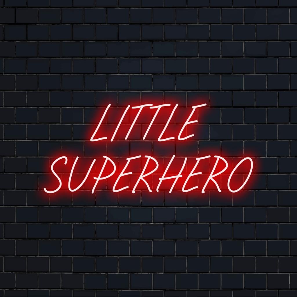 Neonowa dekoracja świetlna z wyrazistym napisem „Little Superhero” w technologii LED, idealna do urozmaicenia atmosfery w pokoju dziecięcym lub na placu zabaw.