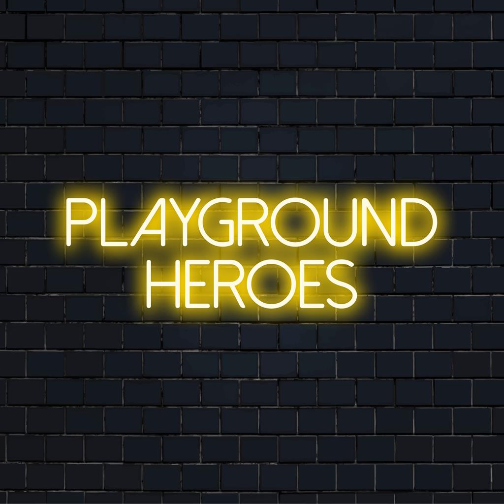 Προσαρμοσμένη πινακίδα LED με τίτλο Playground Heroes, με εξατομικευμένη διακόσμηση νέον, ιδανική για ζωντανή ατμόσφαιρα δωματίου.