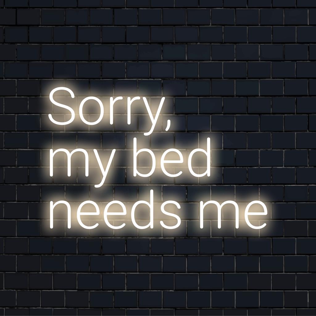 Insegna al neon a LED personalizzata con la scritta Sorry, My Bed Needs Me, scritta in caratteri luminosi e fantasiosi, per un arredamento unico della camera da letto.