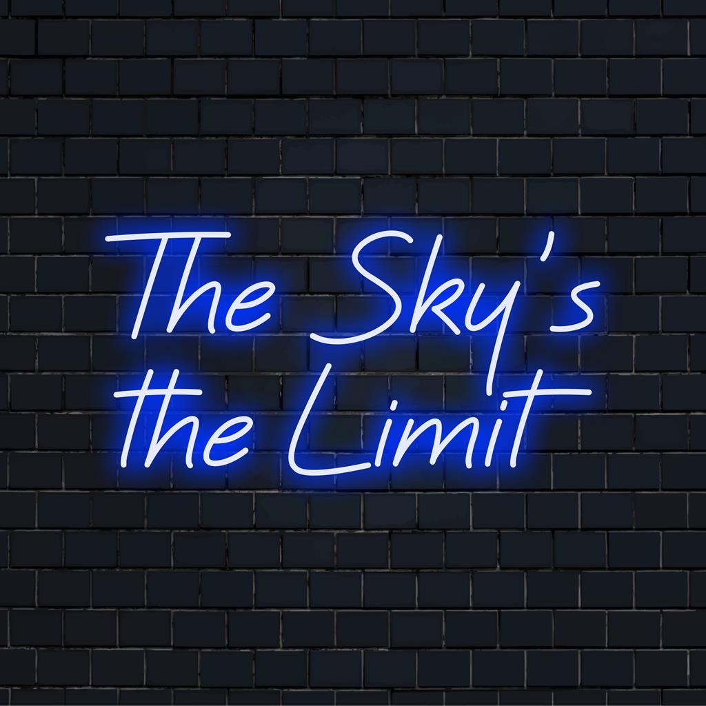 Osvětlený LED neonový nápis na míru s frází The Sky's The Limit, ideální pro inspirativní moderní dekor.