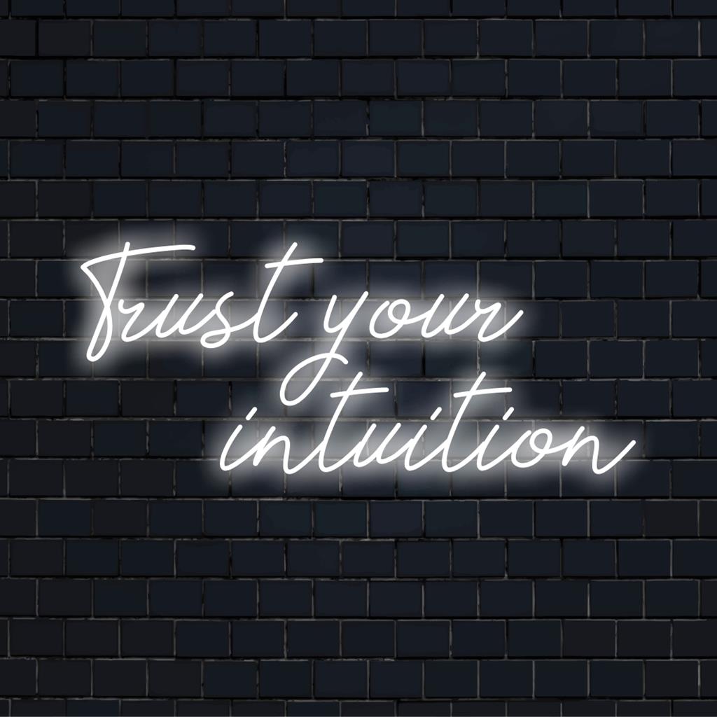 Zářivý neonový nápis Trust Your Intuition LED, ideální pro personalizovanou výzdobu stěn a stylové neonové osvětlení.