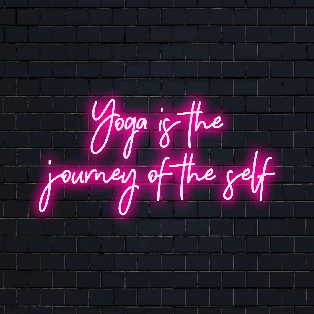 Προσαρμοσμένη πινακίδα νέον LED με κομψά γράμματα. τέλεια προσθήκη σε ήρεμους χώρους. εκπέμπει μια ηρεμιστική λάμψη για τους λάτρεις της γιόγκα.