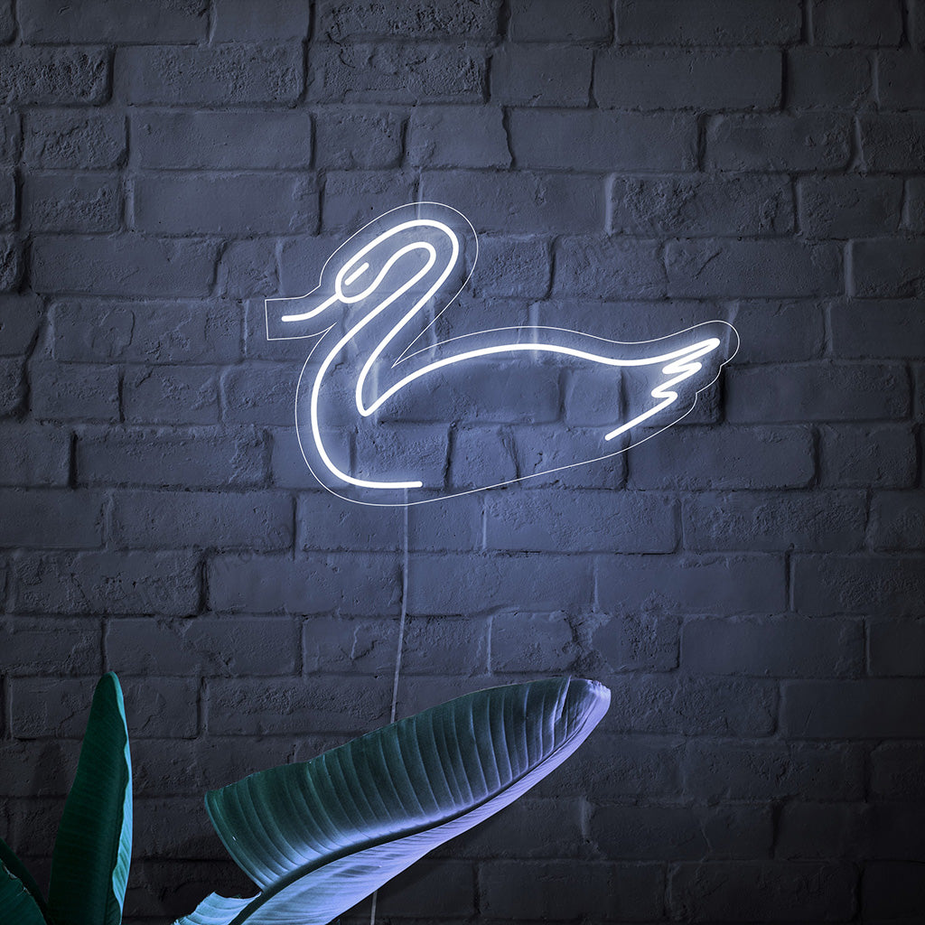 Semnul cu neon lebăda este un plus elegant pentru decorul tematic, emanând un sentiment de grație și emitând o lumină captivantă.