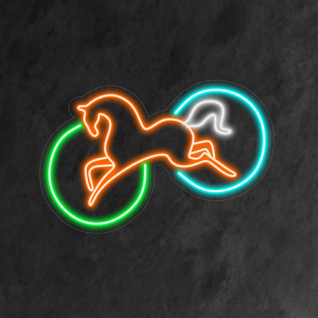 "Abstract Horse Neon Sign" offre una luce elegante e artistica, ideale per aggiungere un tocco contemporaneo a qualsiasi spazio con il suo accattivante design astratto raffigurante un cavallo.