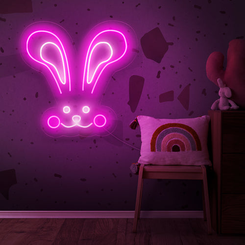 "Insegna al neon astratta con coniglio e coniglietto": una giocosa luce al neon con la raffigurazione astratta di un coniglio o di un coniglietto, che infonde un tocco di stravaganza e fascino moderno al tuo spazio abitativo.
