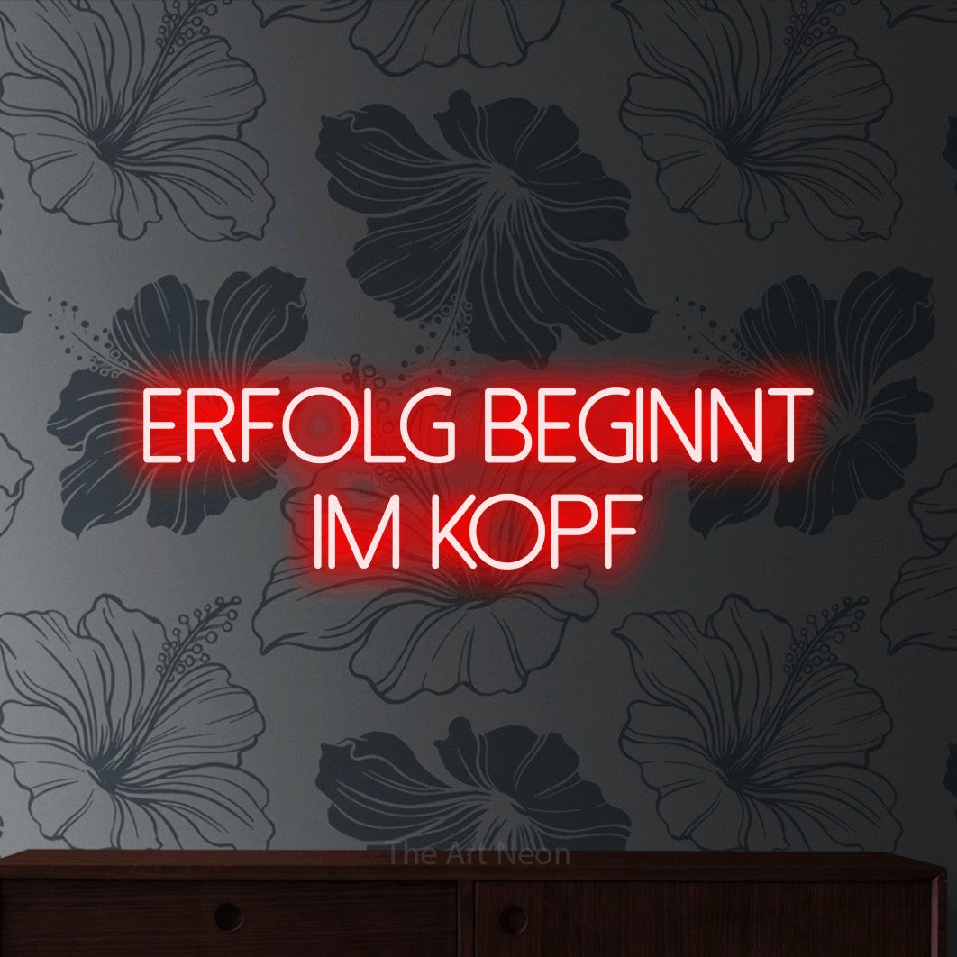 LED neon sign reading “erfolg beginnt im kopf”, arranged in 2 lines.
