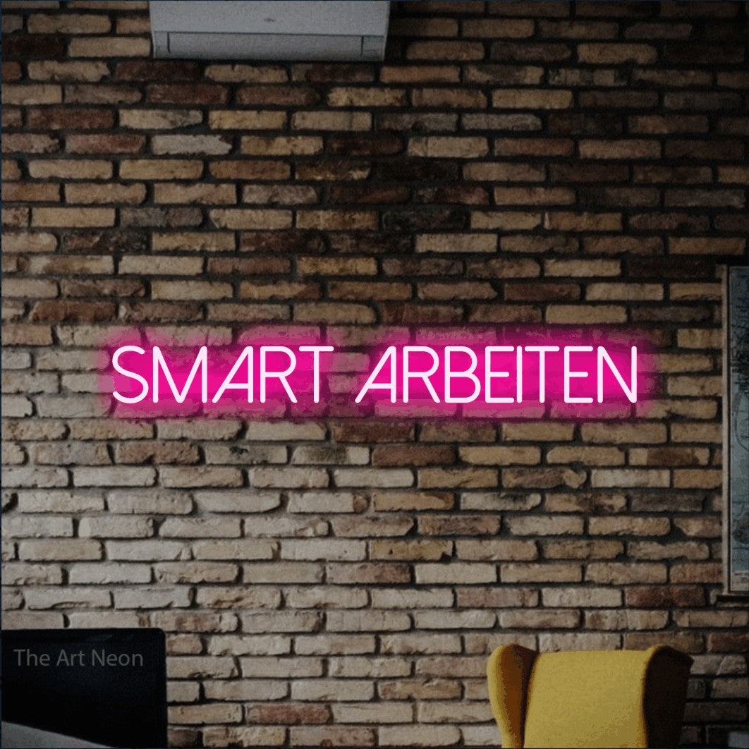 LED neon sign reading “SMART ARBEITEN”, arranged in a single line.