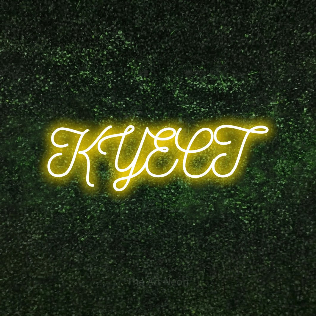 LED neon sign reading “КУЕСТ”, arranged in a single line.