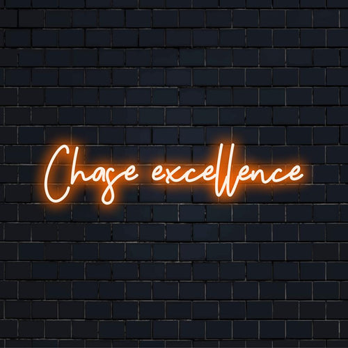 Vibrante insegna al neon a LED Chase Excellence, che fonde arte al neon personalizzata con decorazioni motivazionali adatte a qualsiasi spazio.