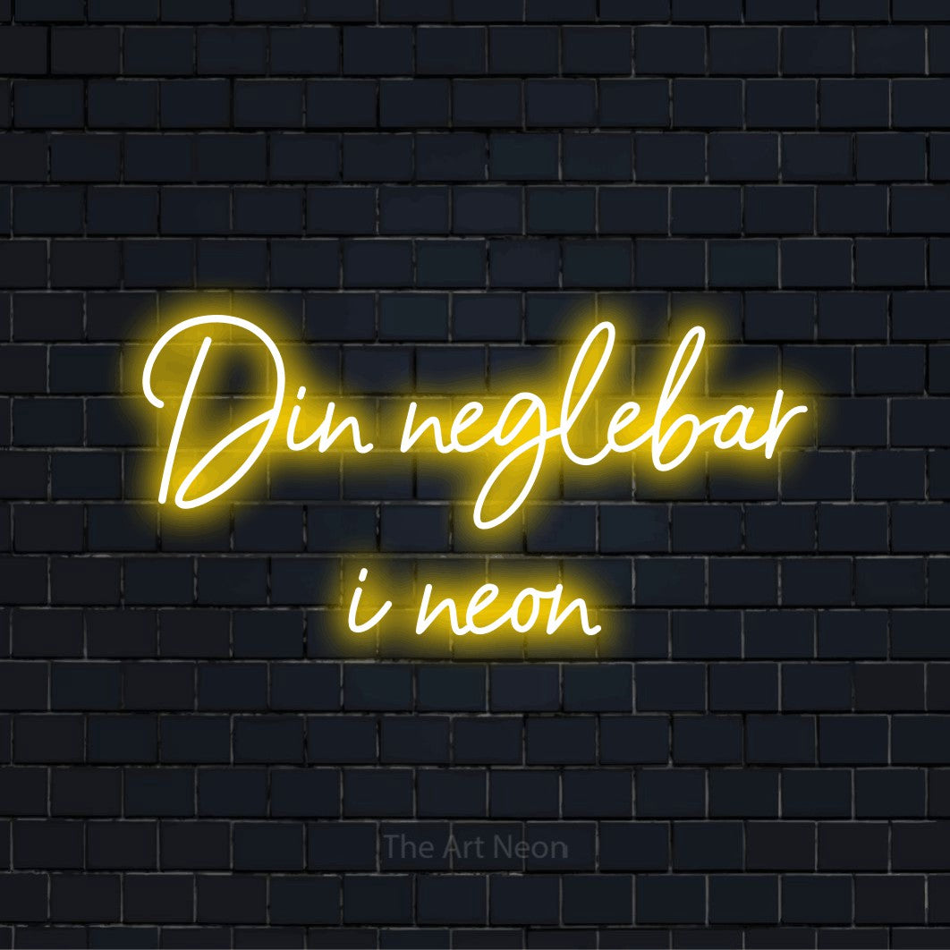 Personligt neonskilt med teksten “Din neglebar i neon” på en sort murstensvæg