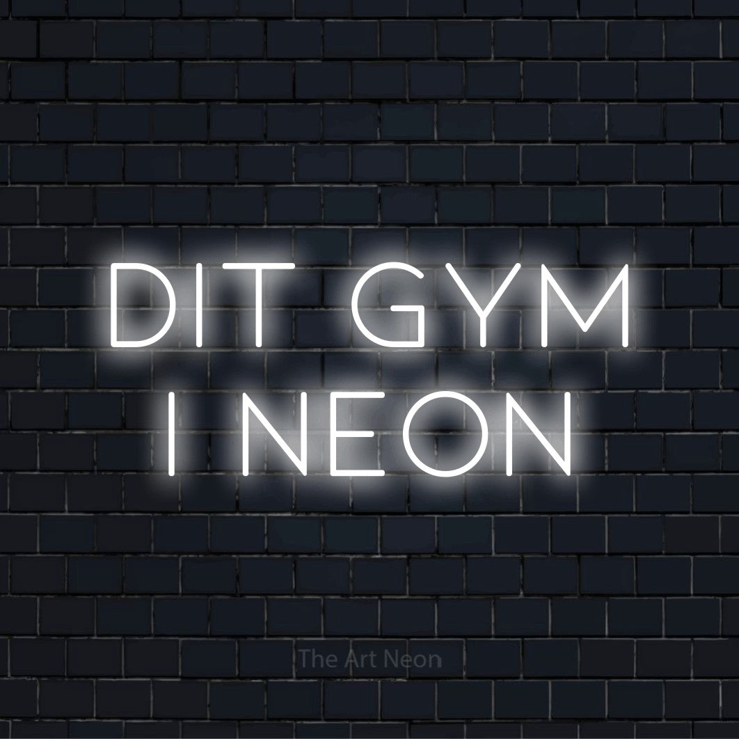 Personligt neonskilt med teksten “Dit gym i neon” på en sort murstensvæg