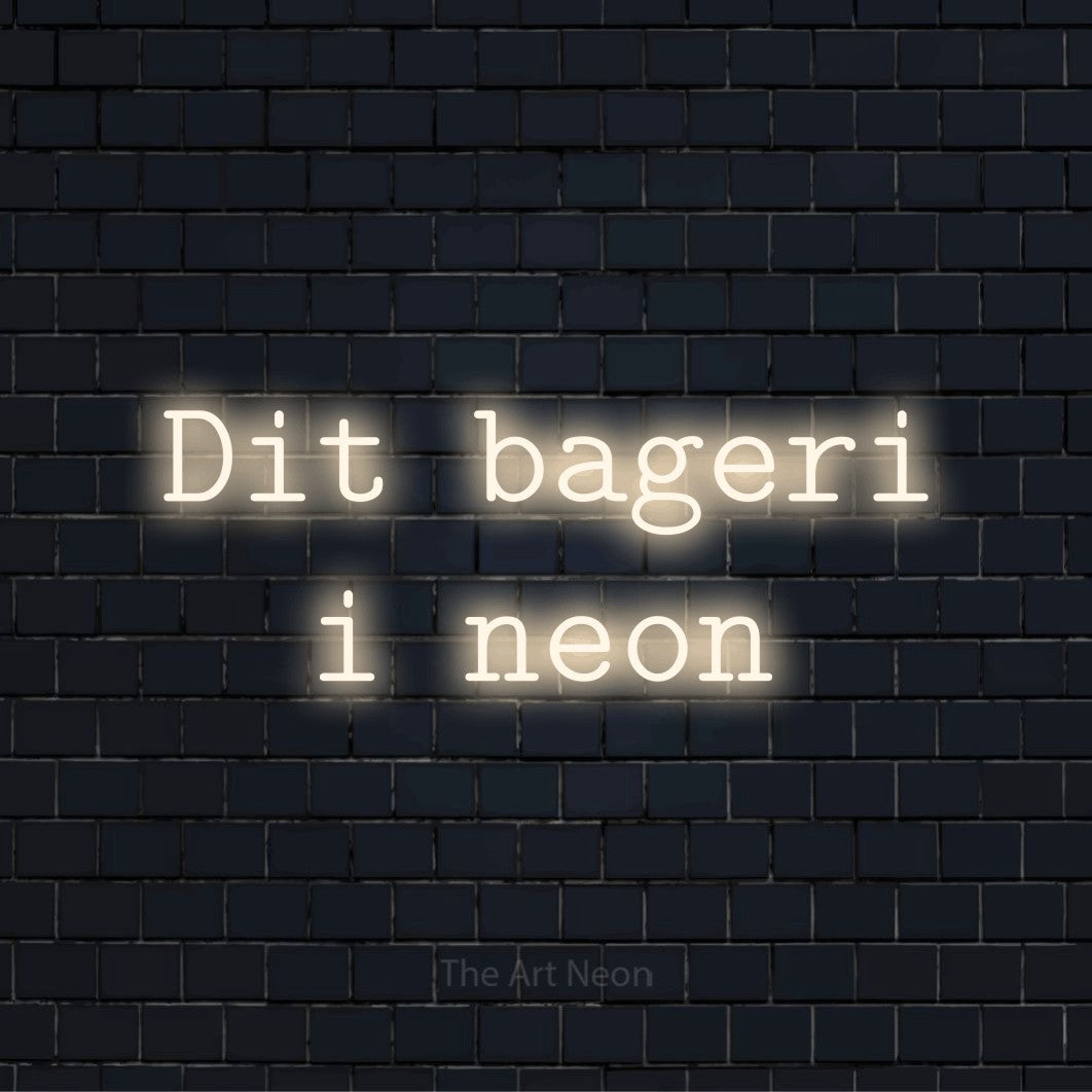 Personligt neonskilt med teksten “Dit bageri i neon” på en sort murstensvæg