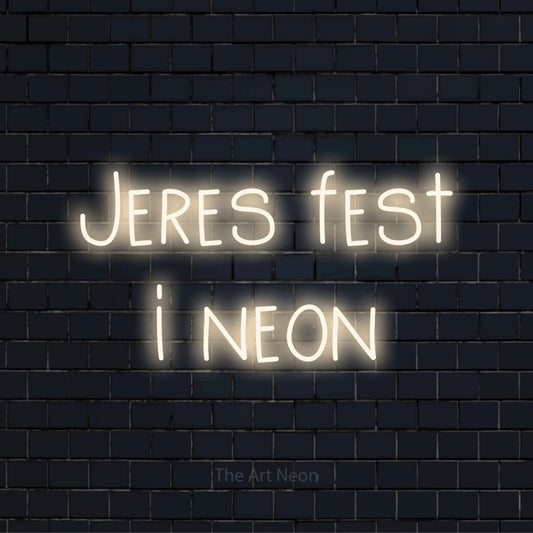 Personligt neonskilt med teksten “Jeres fest i neon” på en sort murstensvæg