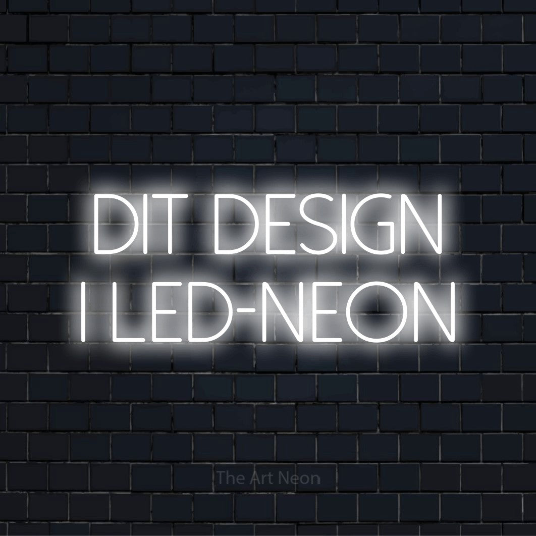 Personligt neonskilt med teksten “Dit design i LED-neon” på en sort murstensvæg