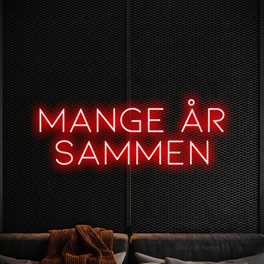 LED neon sign reading “MANGE ÅR SAMMEN”, arranged in 2 lines.