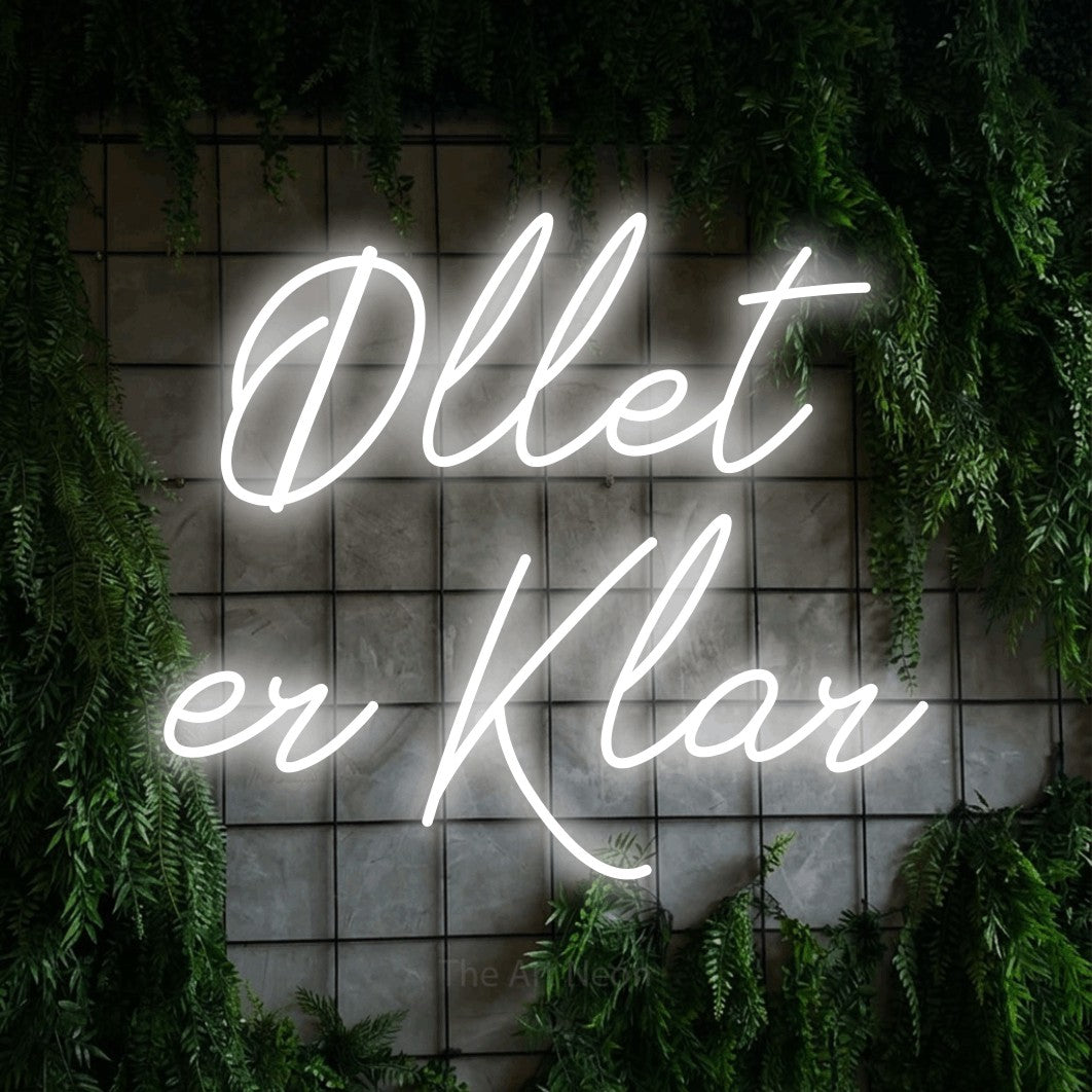 LED neon sign reading “Øllet er Klar”, arranged in 2 lines.