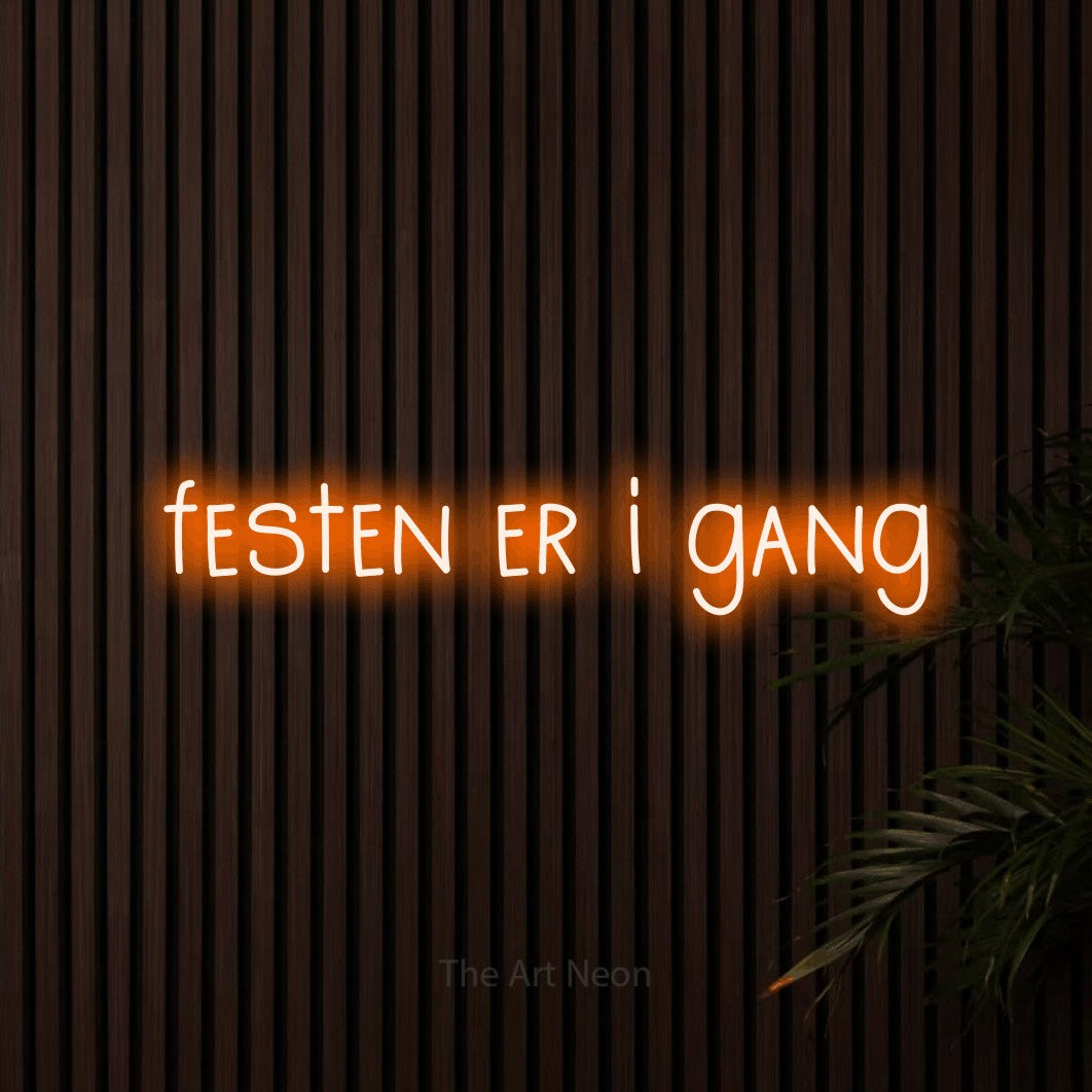LED neon sign reading “festen er i gang”, arranged in a single line.