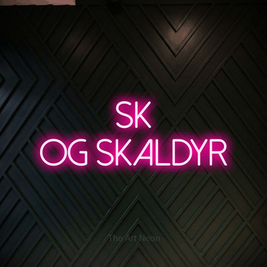 LED neon sign reading “fisk og SKALDYR”, arranged in 2 lines.