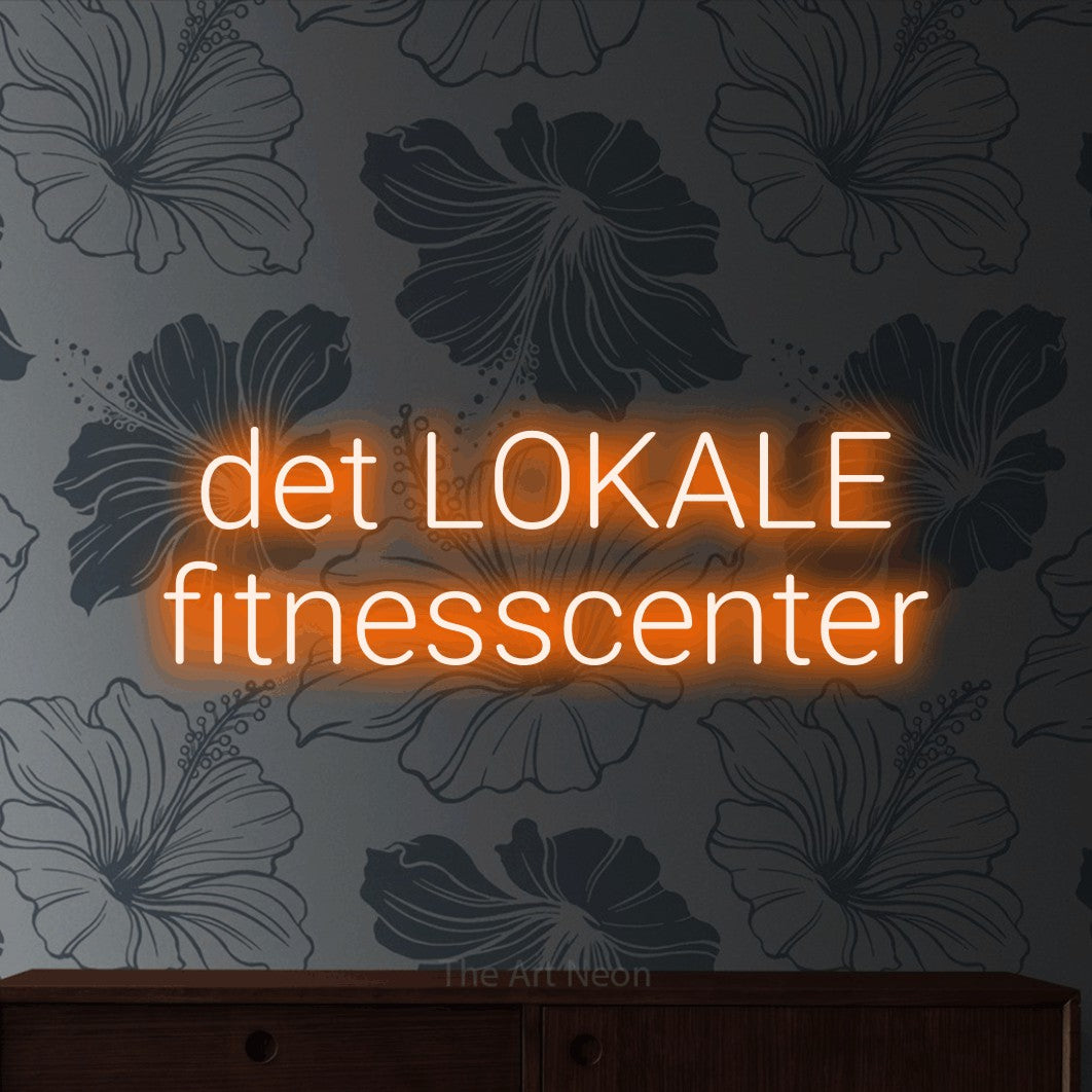 LED neon sign reading “det LOKALE fitnesscenter”, arranged in 2 lines.