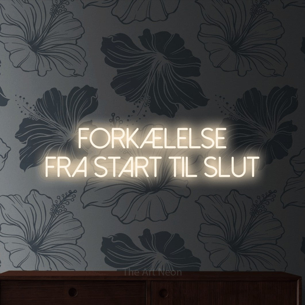 LED neon sign reading “forkælelse fra start til slut”, arranged in 2 lines.