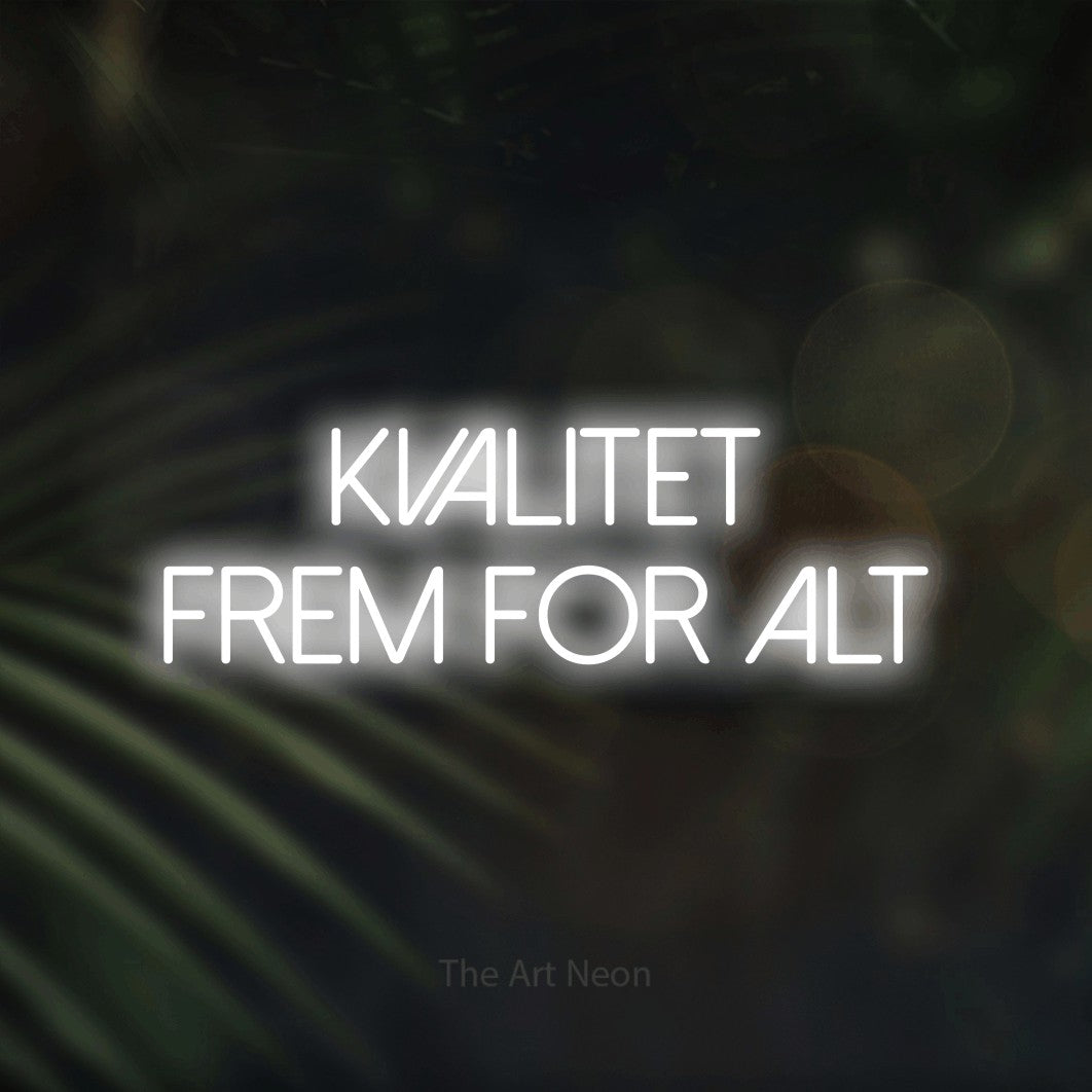 LED neon sign reading “Kvalitet Frem for Alt”, arranged in 2 lines.
