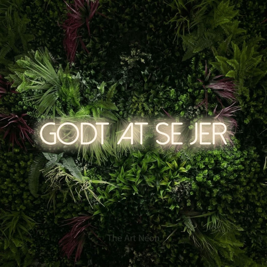 LED neon sign reading “GODT AT SE JER”, arranged in a single line.