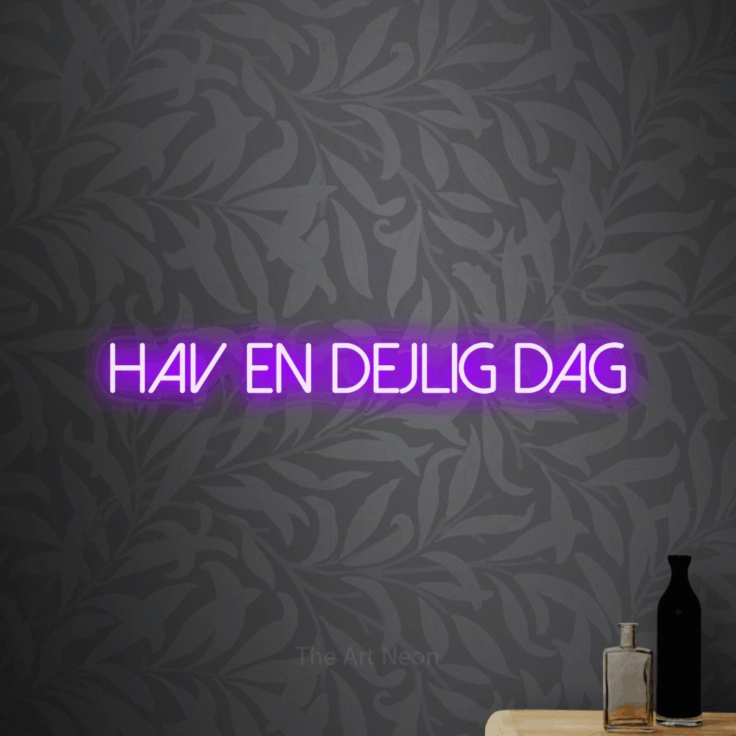 LED neon sign reading “hav en dejlig dag”, arranged in a single line.