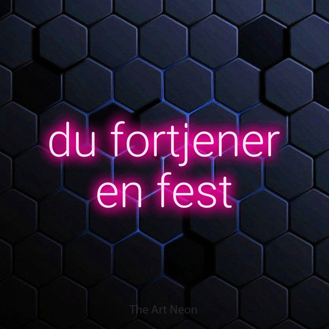 LED neon sign reading “du fortjener en fest”, arranged in 2 lines.