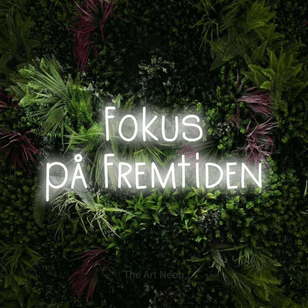 LED neon sign reading “Fokus på Fremtiden”, arranged in 2 lines.