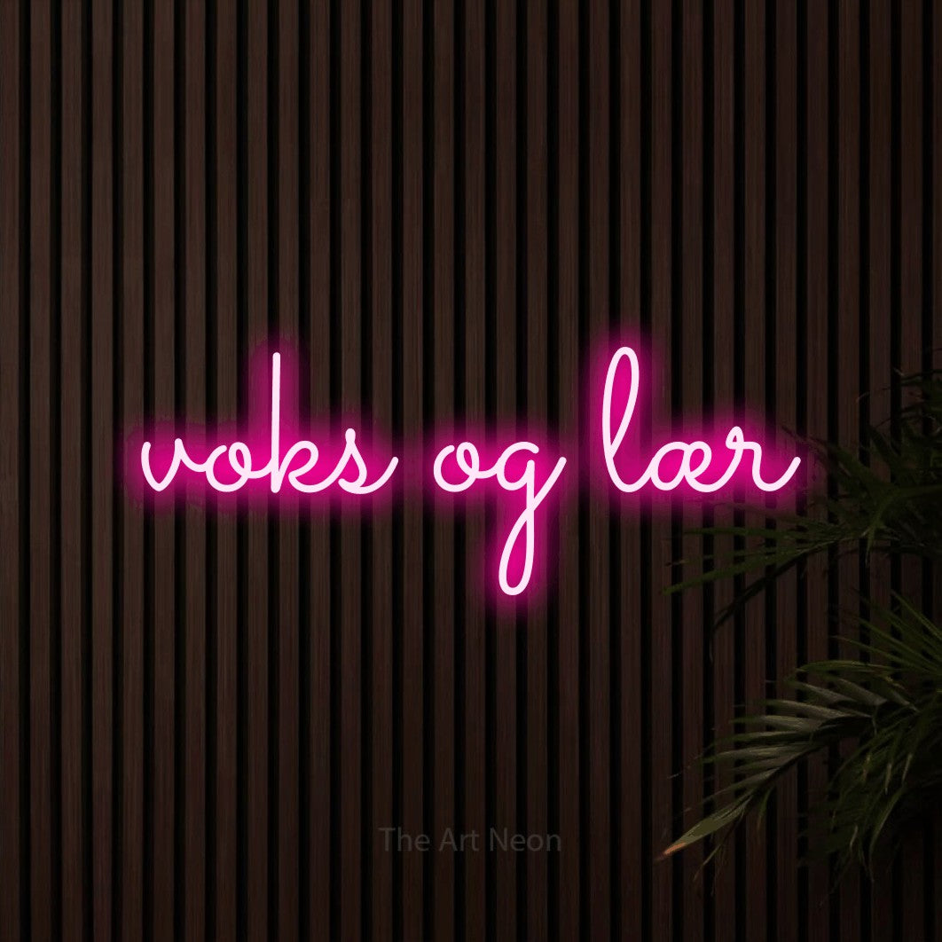 LED neon sign reading “voks og lær”, arranged in a single line.