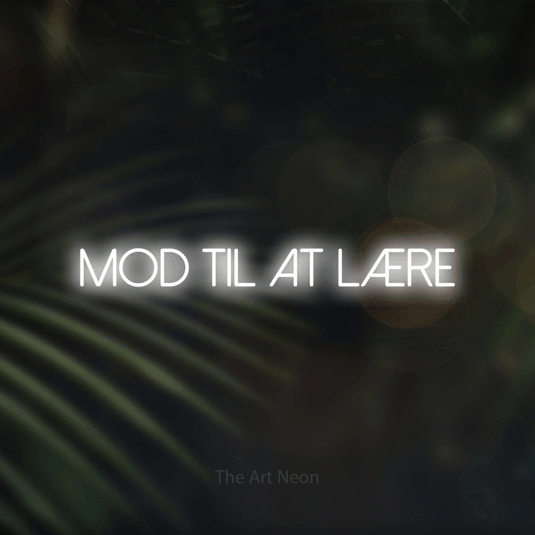 LED neon sign reading “Mod til at Lære”, arranged in a single line.