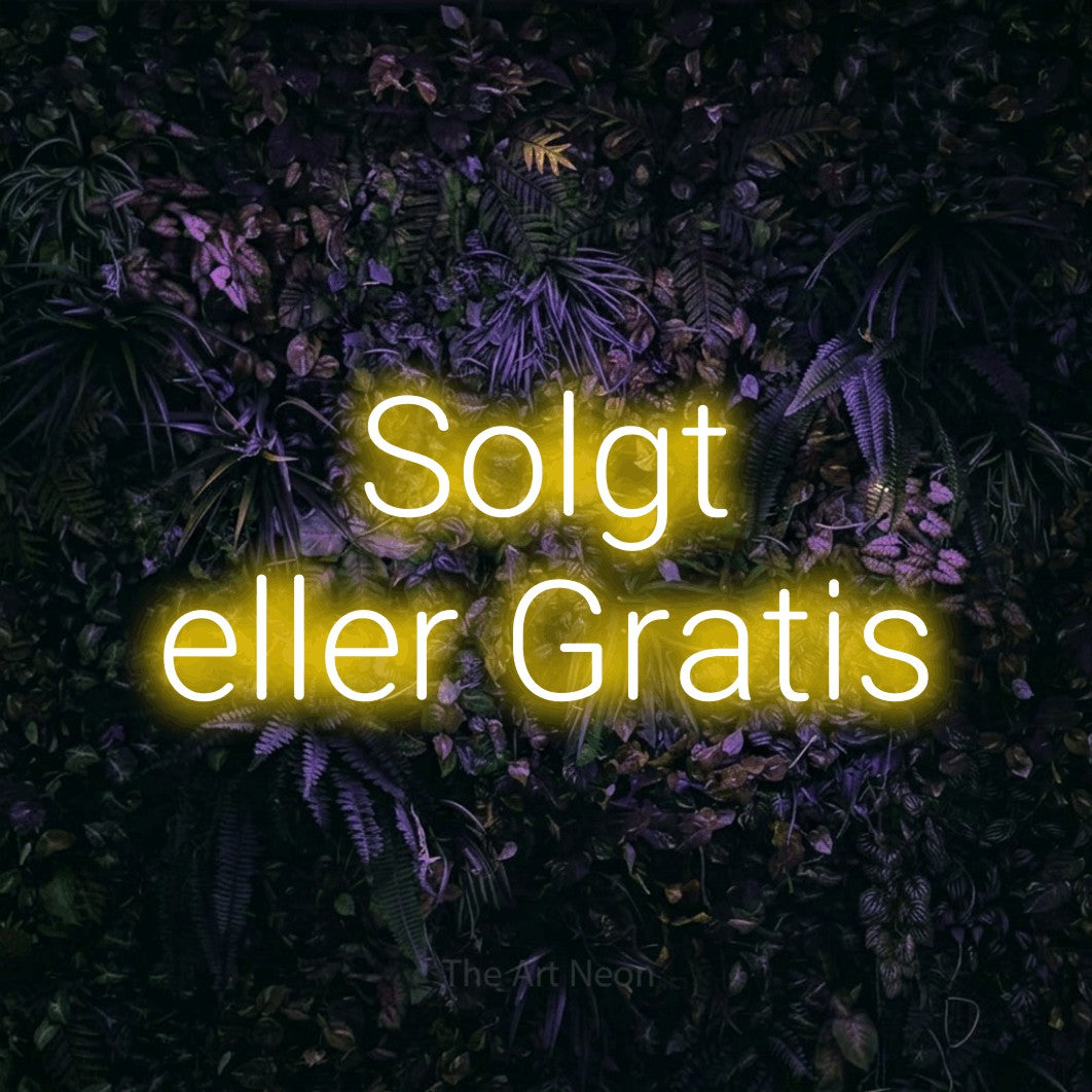 LED neon sign reading “Solgt eller Gratis”, arranged in 2 lines.
