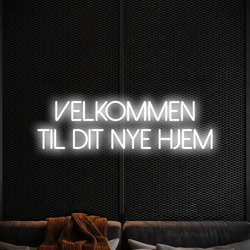 LED neon sign reading “VELKOMMEN TIL DIT NYE HJEM”, arranged in 2 lines.