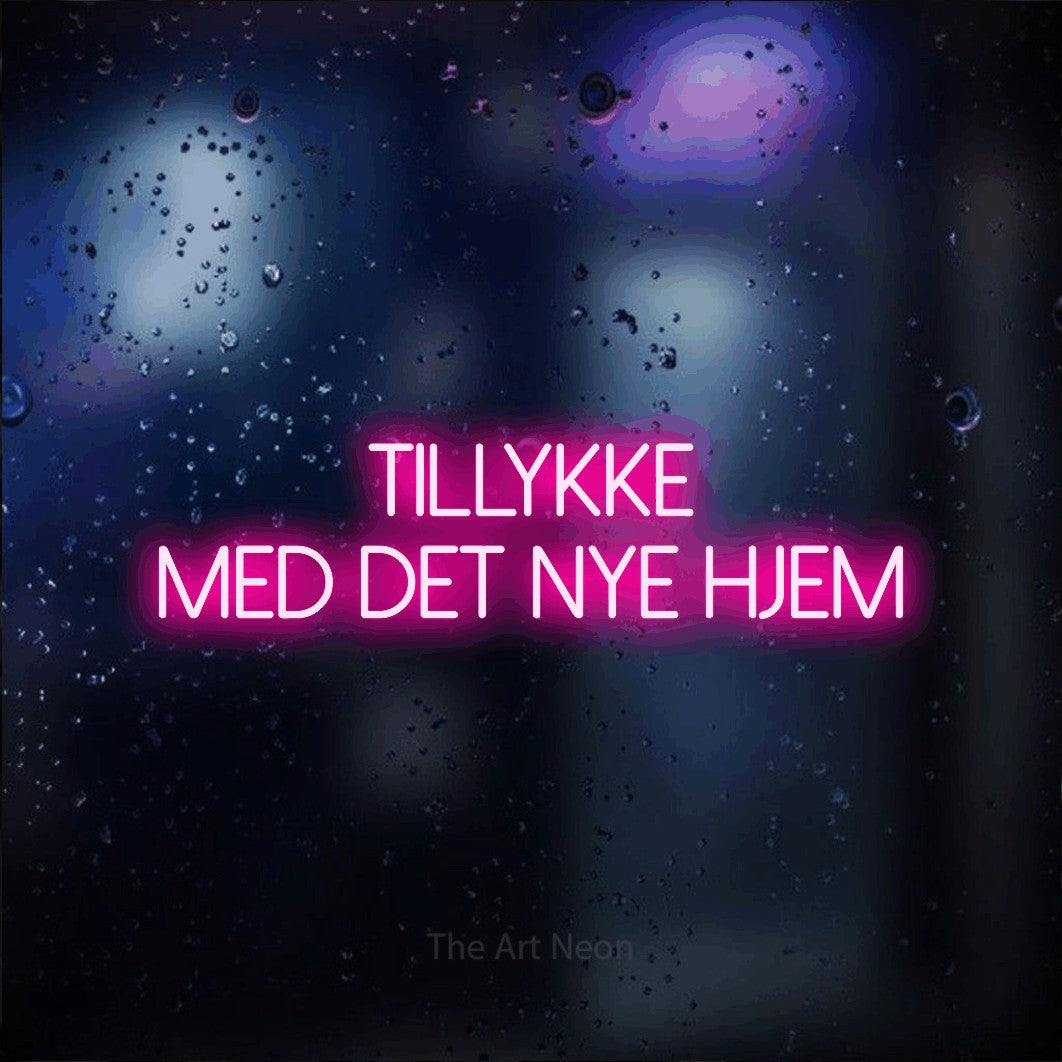 LED neon sign reading “TILLYKKE MED DET NYE HJEM”, arranged in 2 lines.