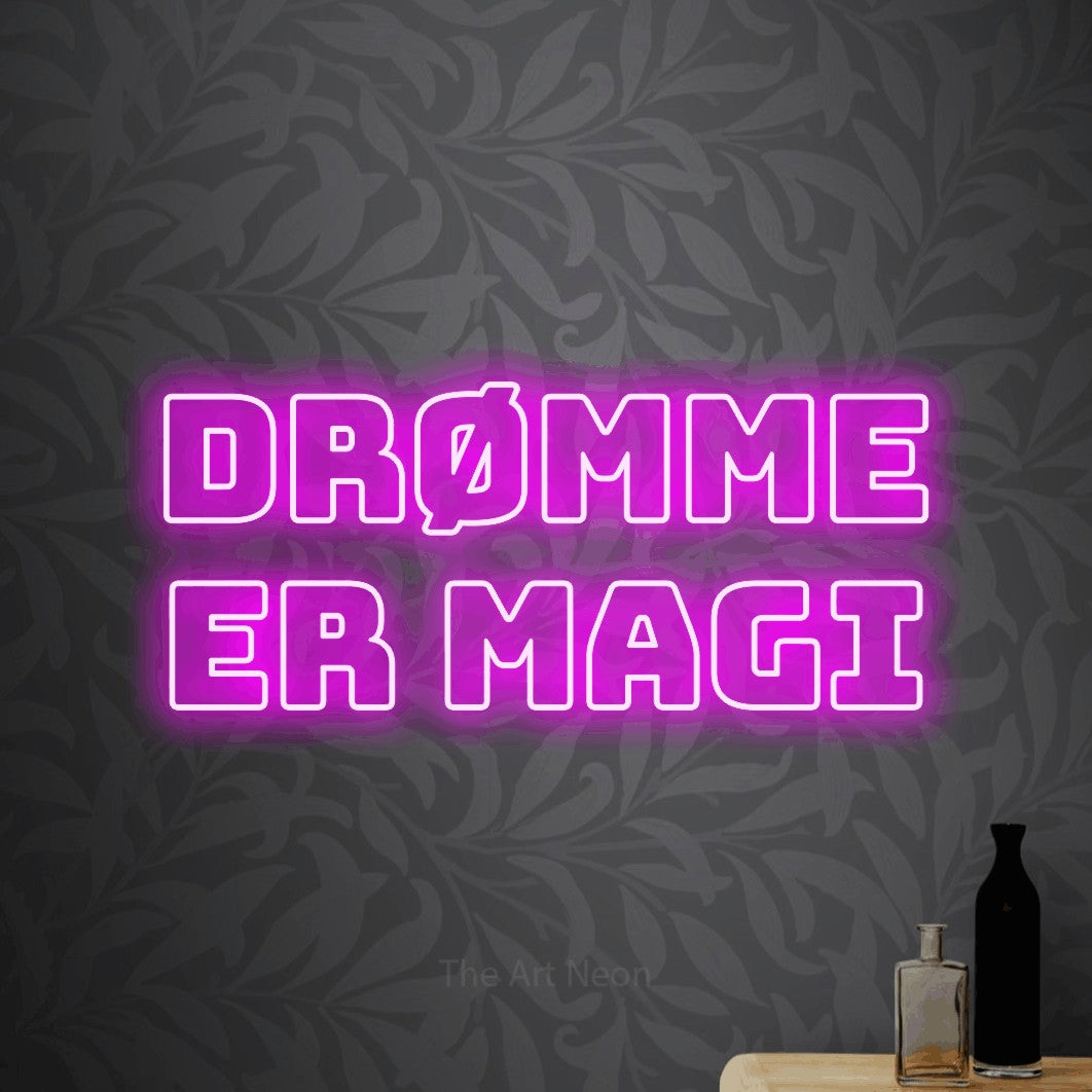 LED neon sign reading “drømme er magi”, arranged in 2 lines.