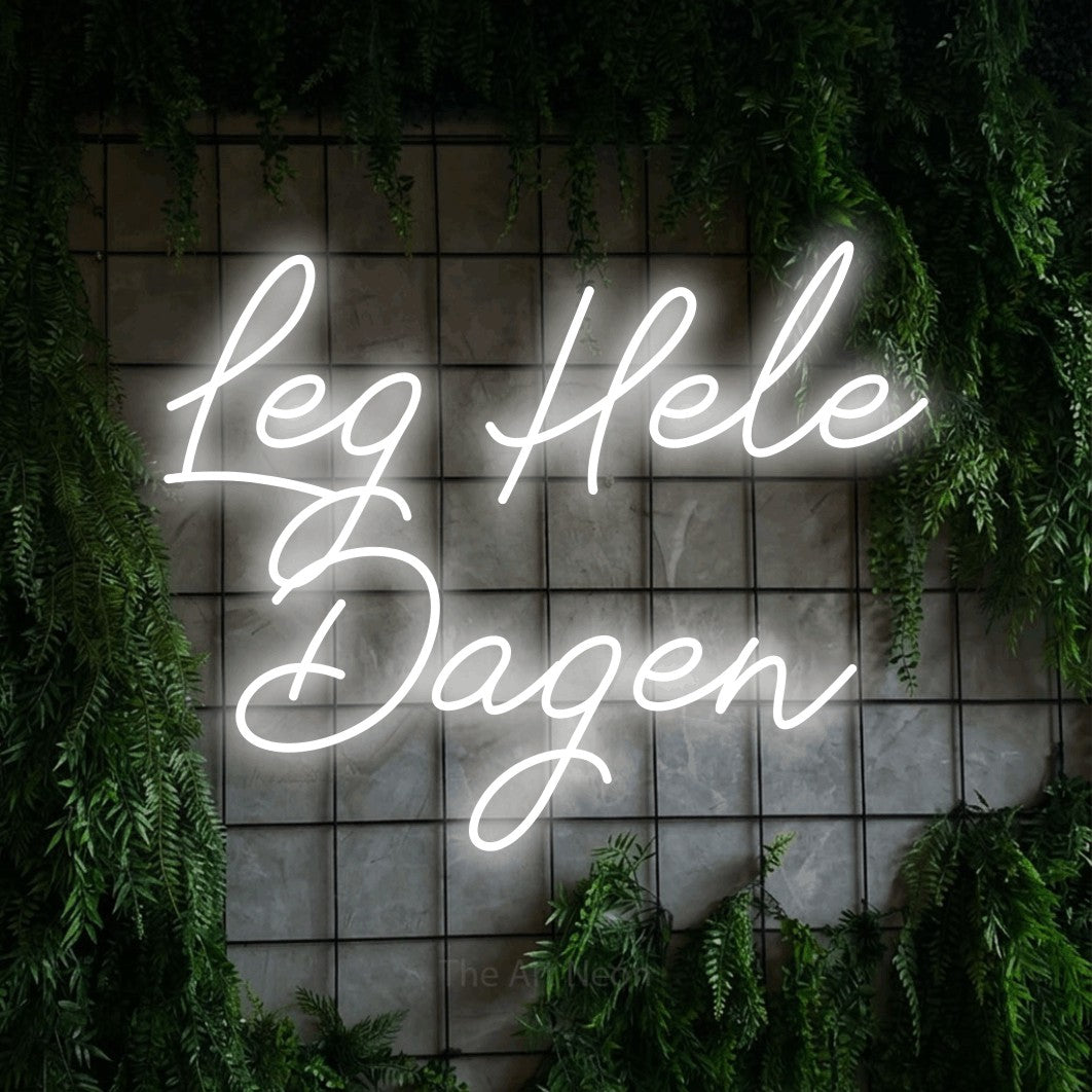 LED neon sign reading “Leg Hele Dagen”, arranged in 2 lines.