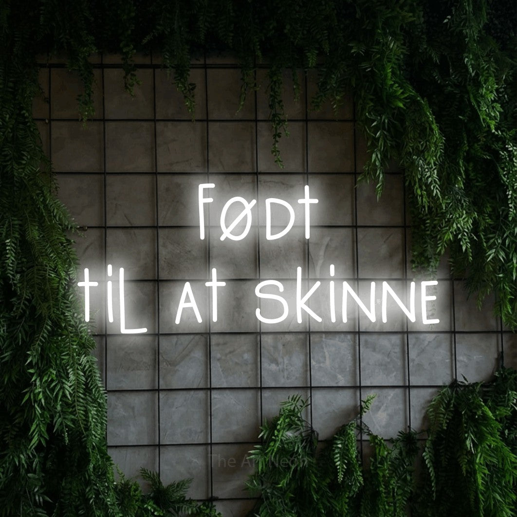 LED neon sign reading “Født til at skinne”, arranged in 2 lines.