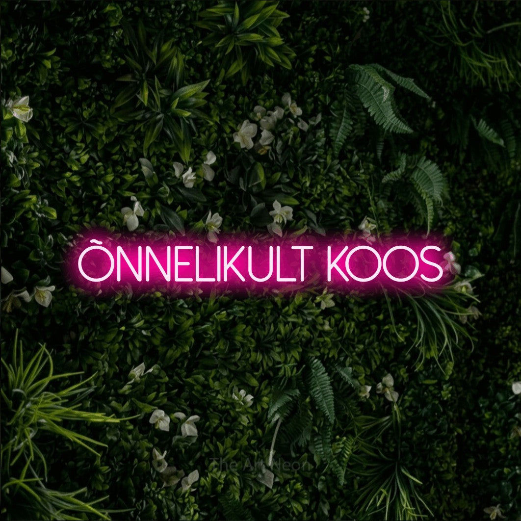 LED neon sign reading “õnnelikult koos”, arranged in a single line.